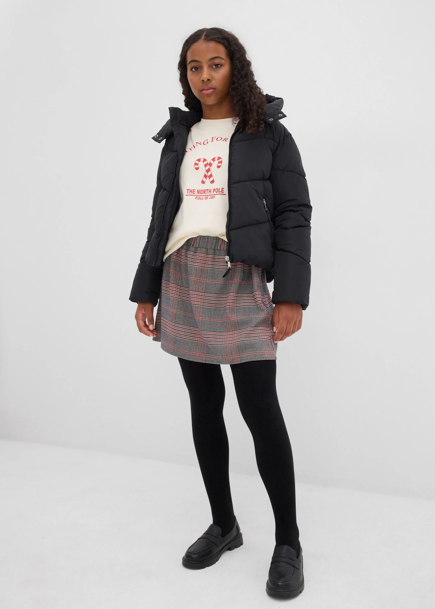 Warm gevoerde puffer jacket met capuchon • zwart • bonprix online shop