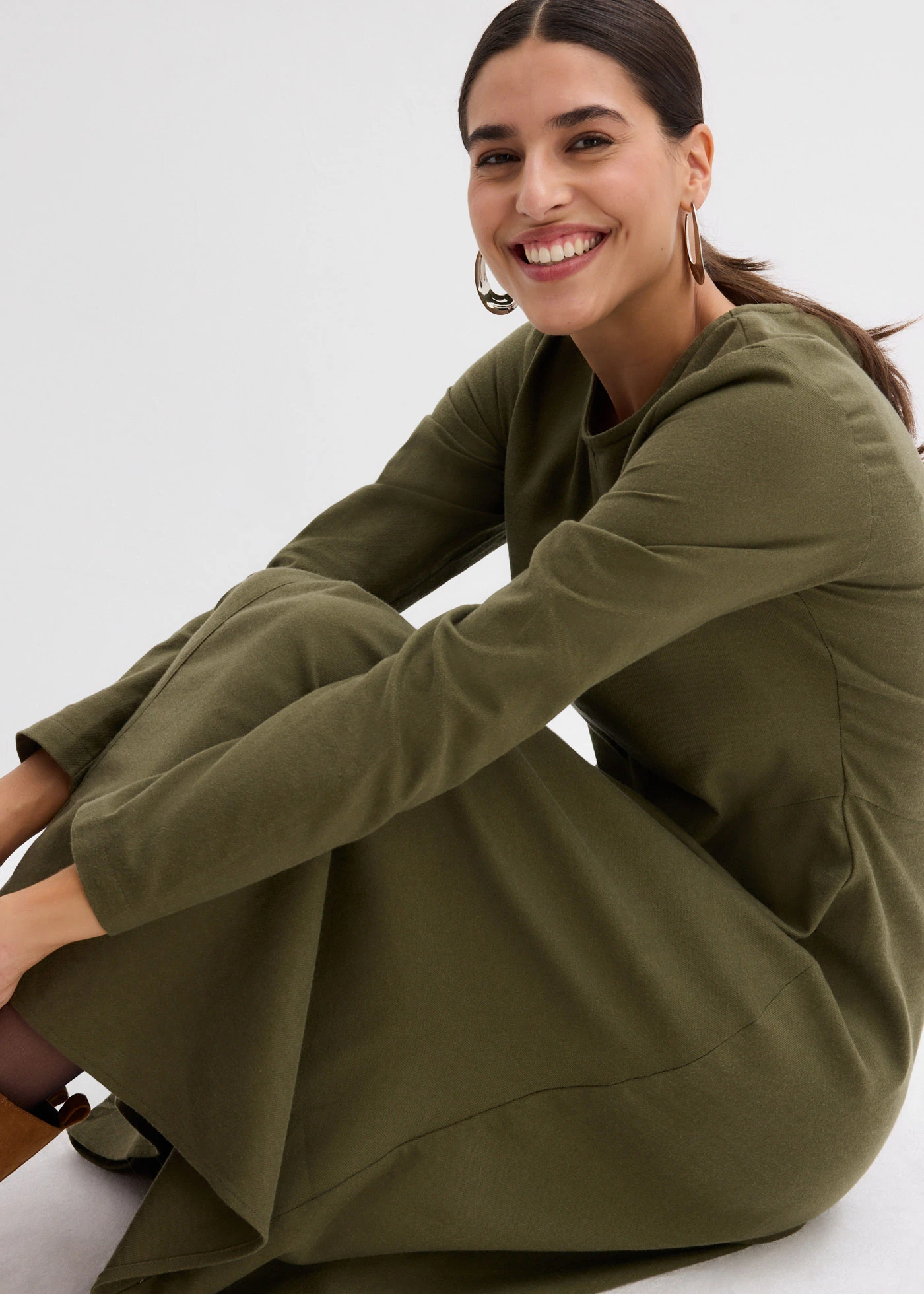 Robe légère en flanelle 100% coton • olive foncé • Boutique bonprix