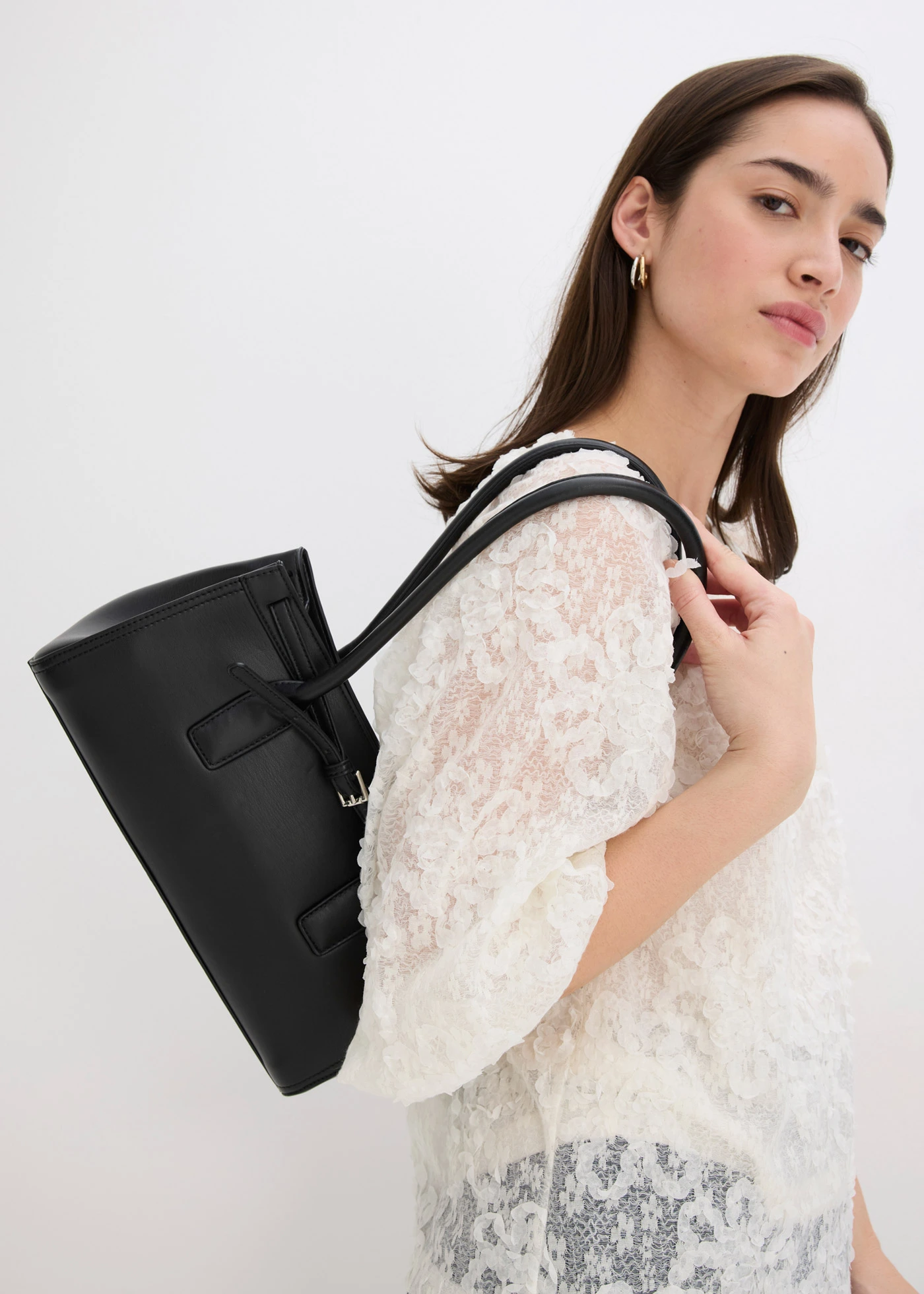 Bluză fără încheiere, cu model floral texturat • crem • magazin bonprix