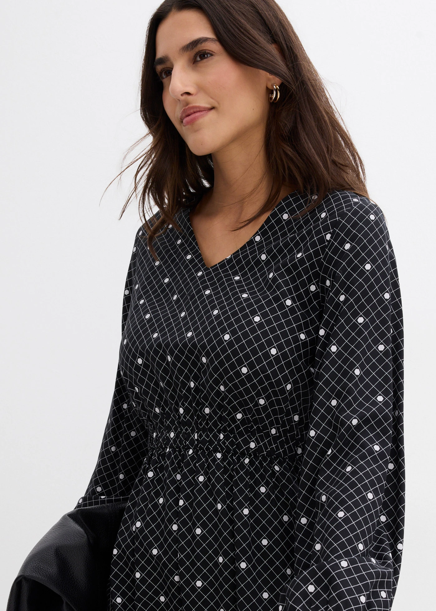 Maxi ruha puha viszkózból • fekete/fehér pöttyös • bonprix áruház