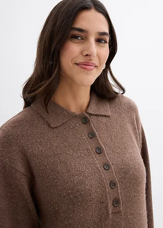 Rochie scurtă tricotată cu fentă cu nasturi • maro argilă • magazin bonprix