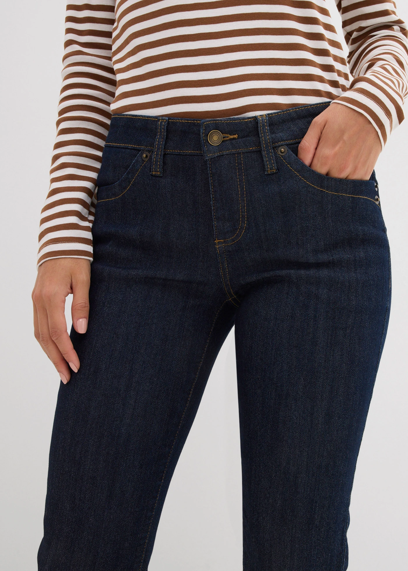 Straight sztreccsfarmer, Mid Waist • mélykék denim, nincs előmosva • bonprix áruház