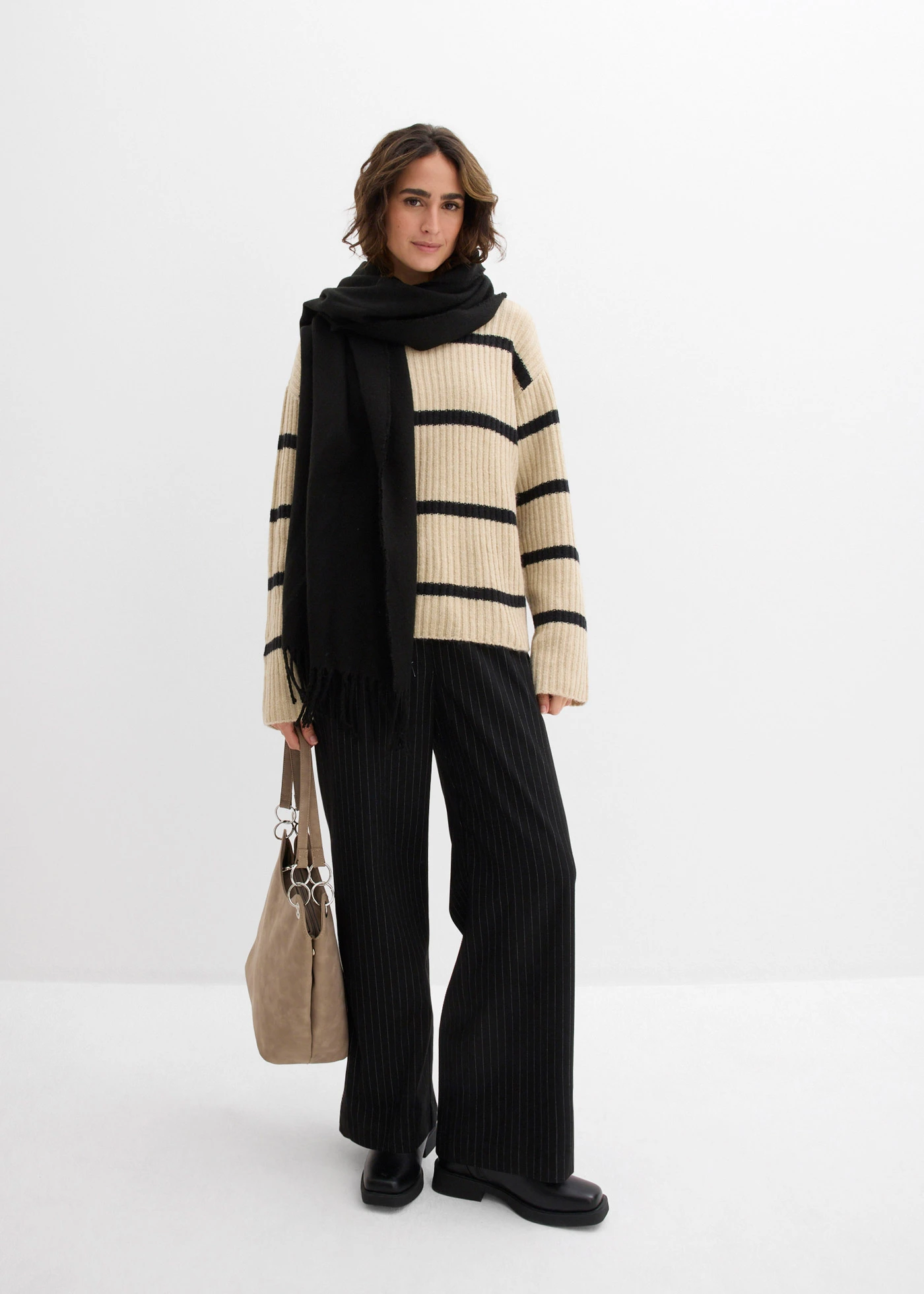 Sweter w paski • jasny piaskowy-czarny w poziome pasy • sklep bonprix