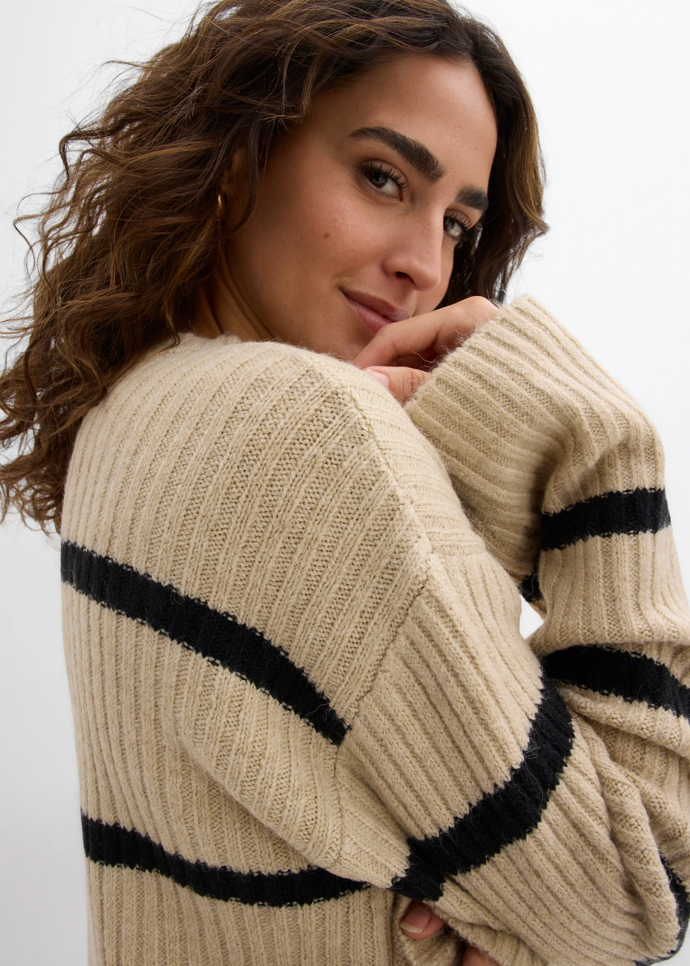 Sweter w paski • jasny piaskowy-czarny w poziome pasy • sklep bonprix