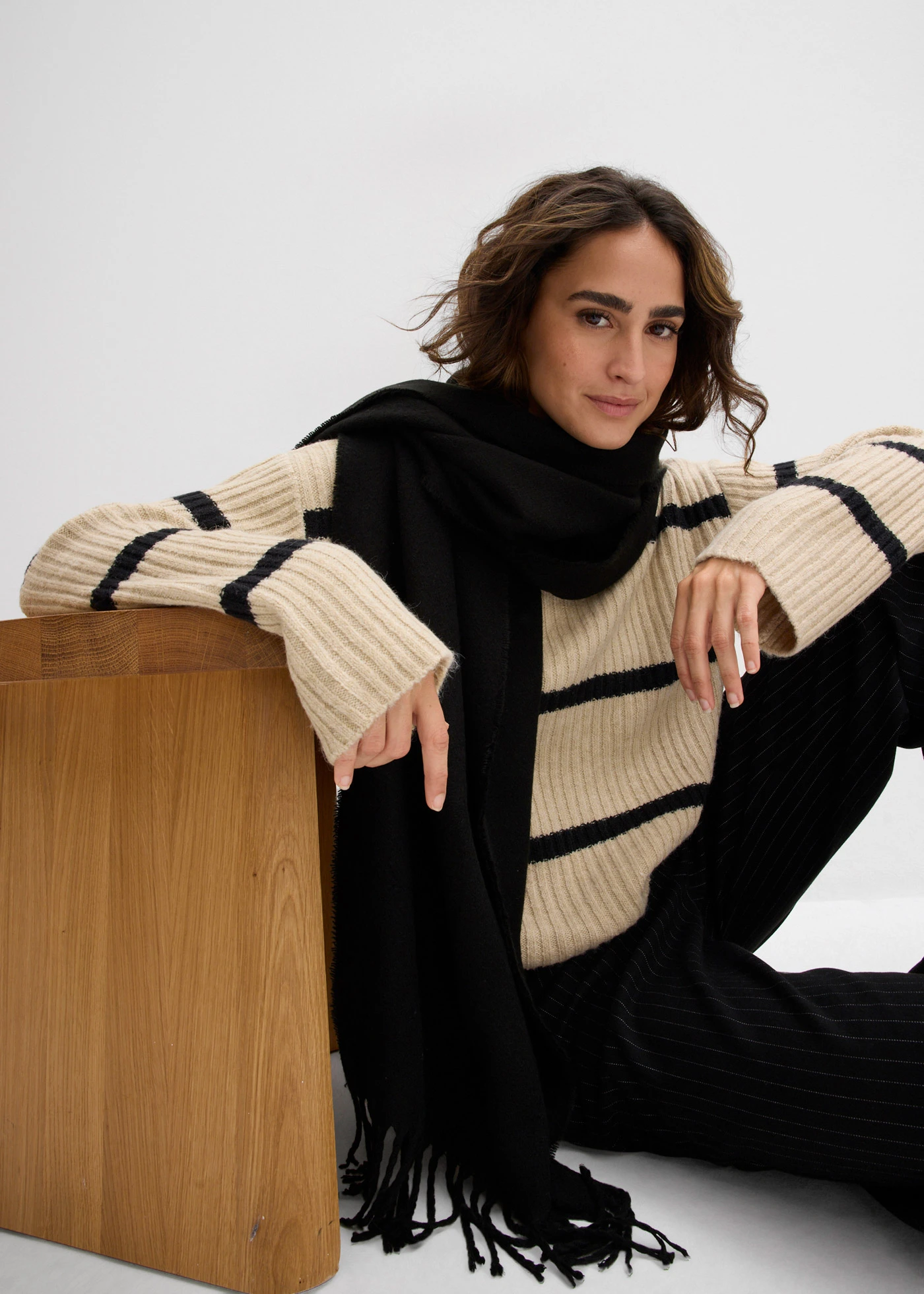 Sweter w paski • jasny piaskowy-czarny w poziome pasy • sklep bonprix