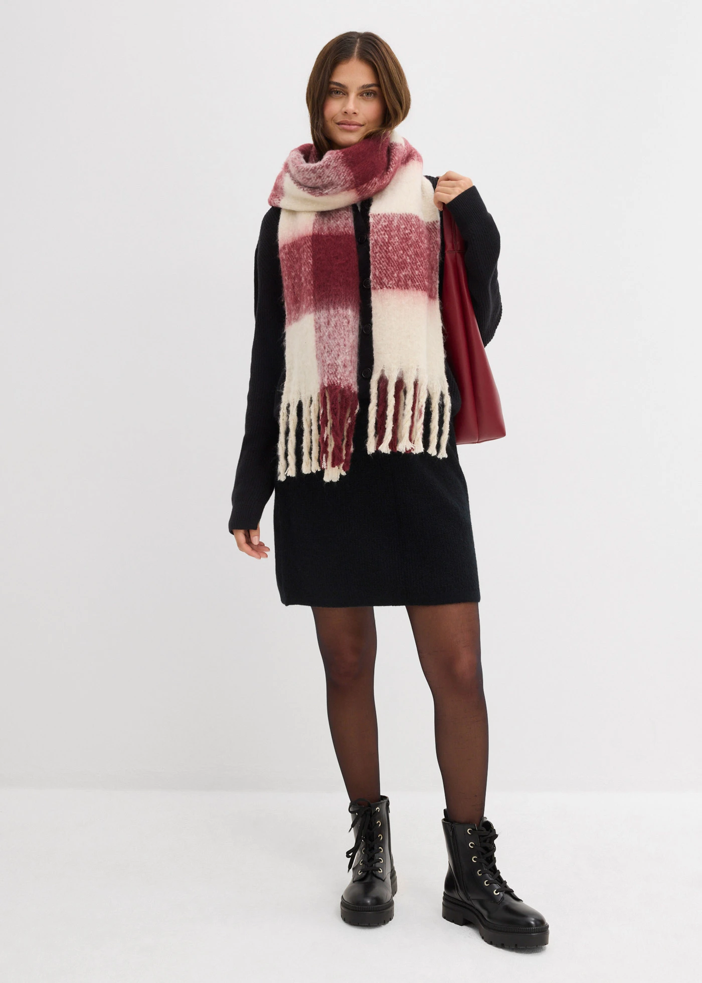 Fustă scurtă tricotată • negru • magazin bonprix