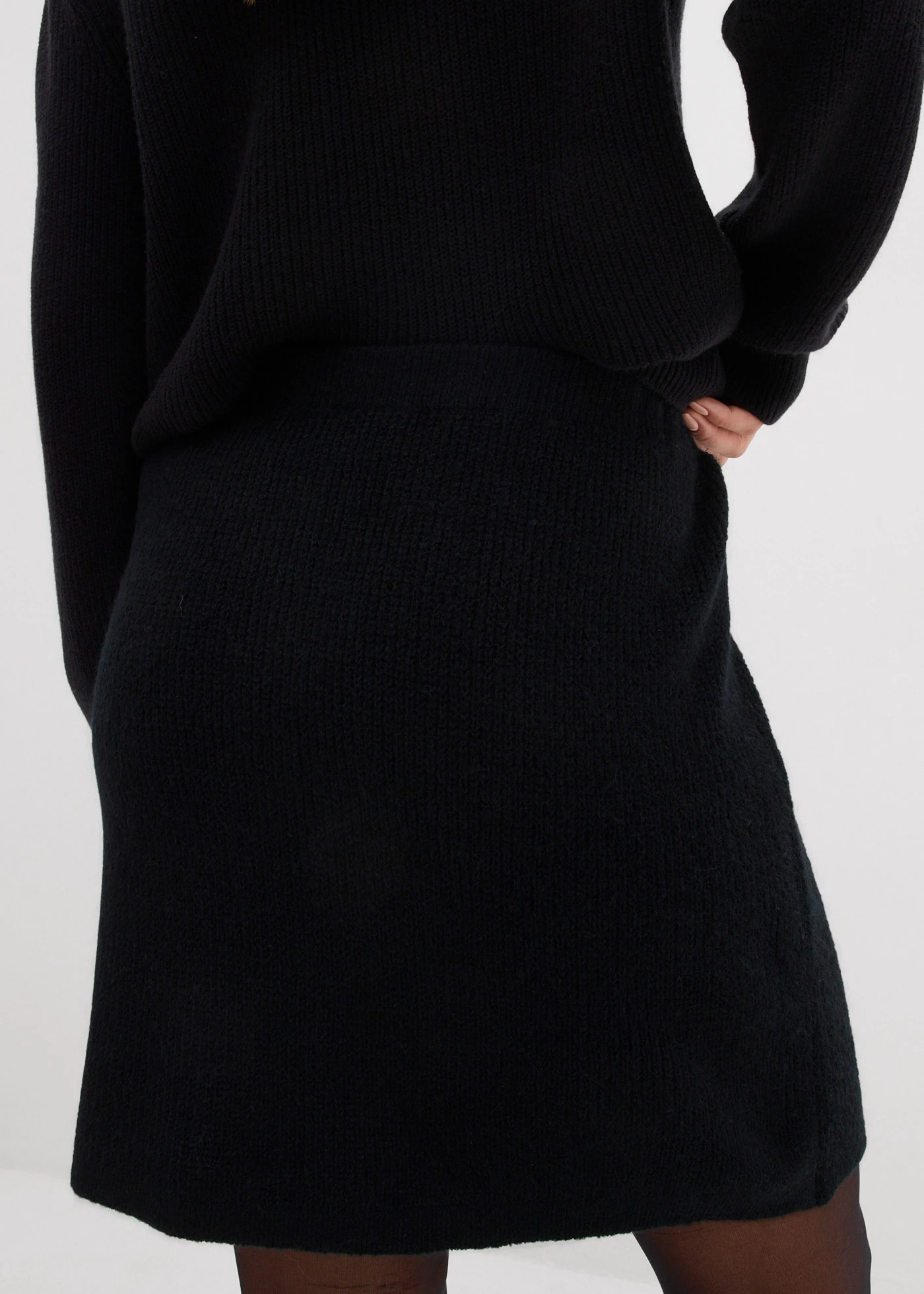 Fustă scurtă tricotată • negru • magazin bonprix