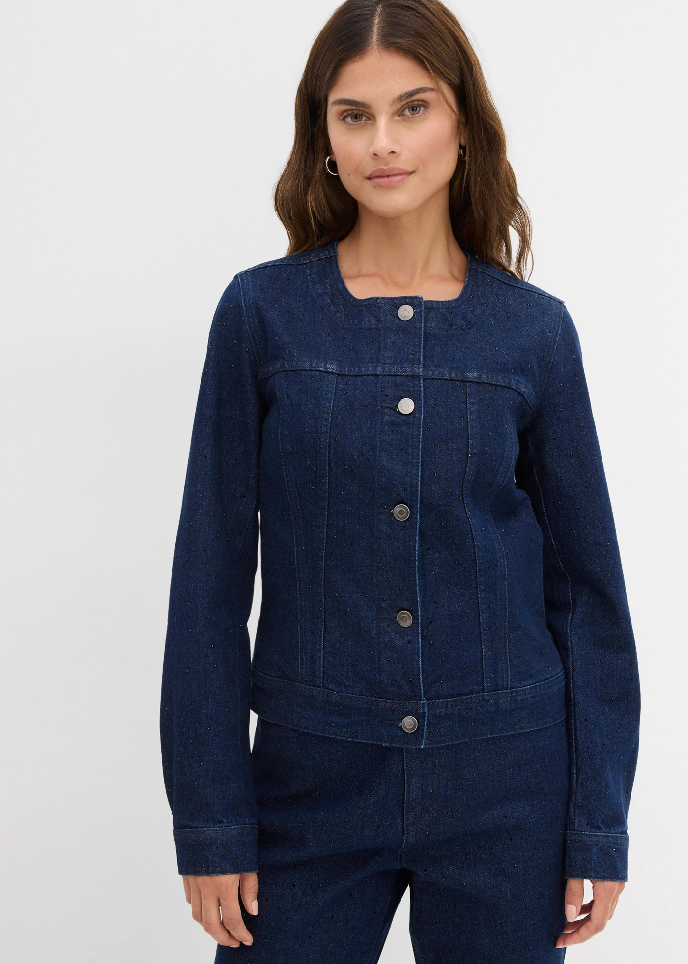 Farmerdzseki strasszkövekkel • sötétkék denim • bonprix áruház