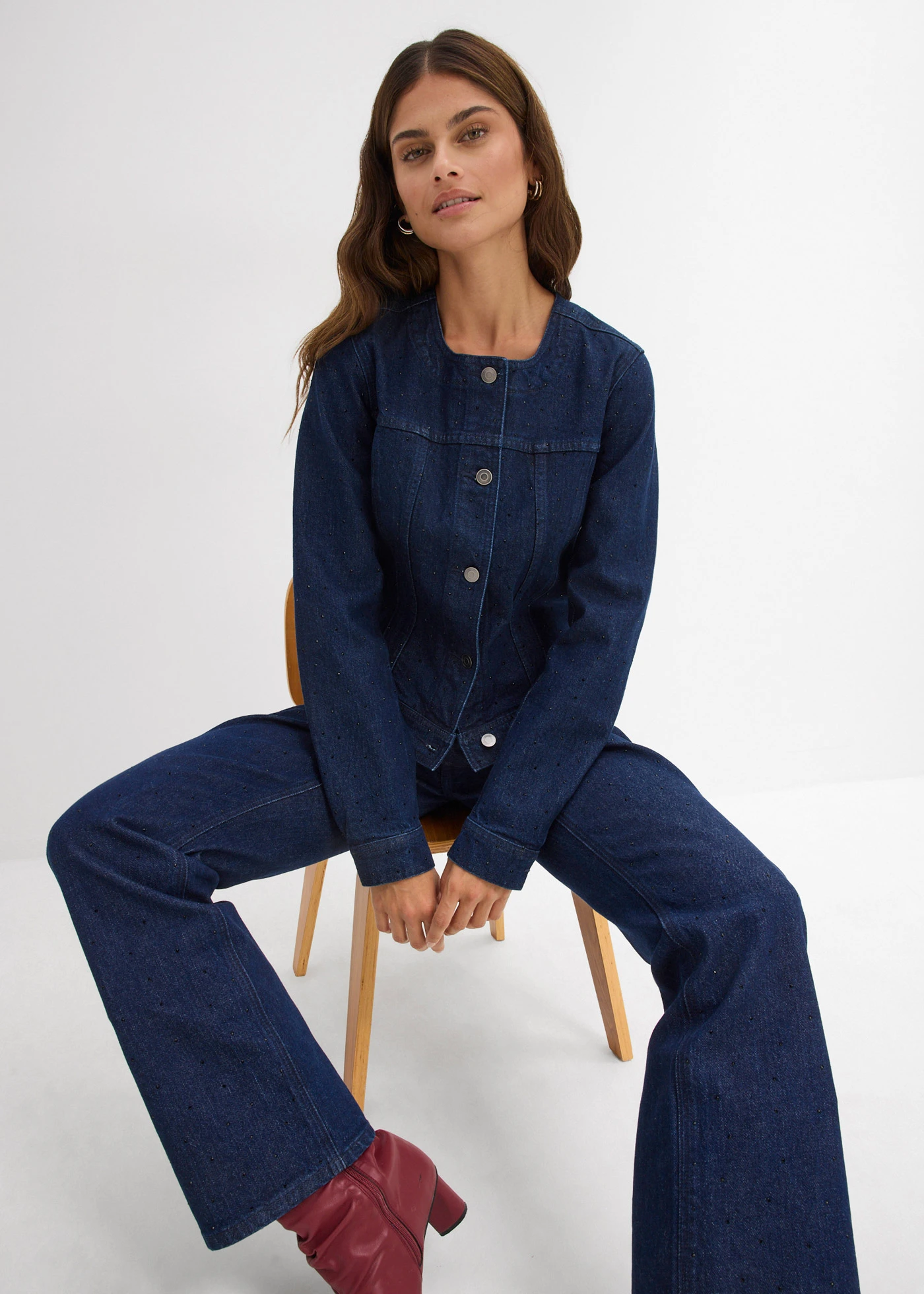 Farmerdzseki strasszkövekkel • sötétkék denim • bonprix áruház