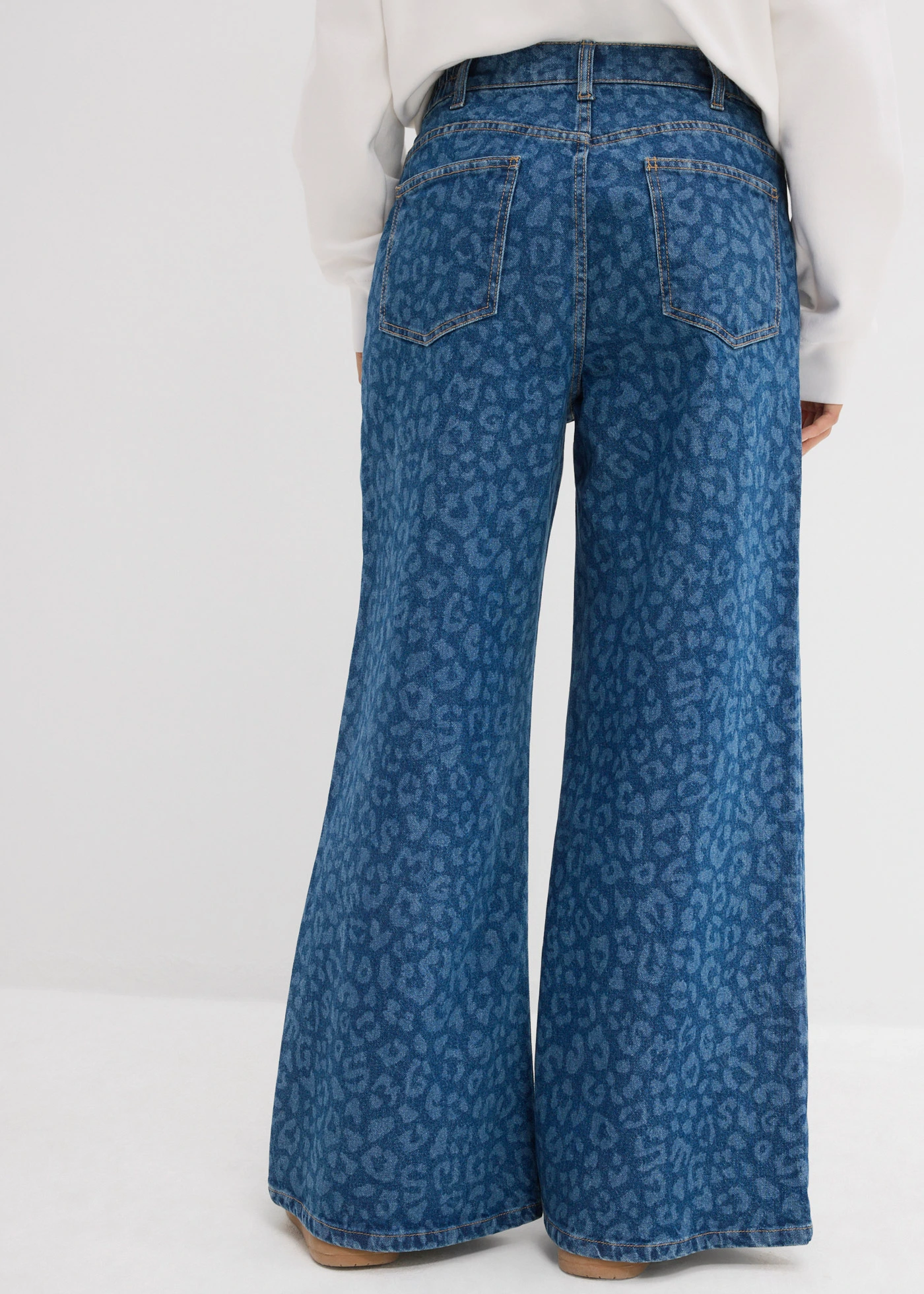 Džíny Wide Leg, Mid Waist • modrý denim s leopardím potiskem • bonprix obchod