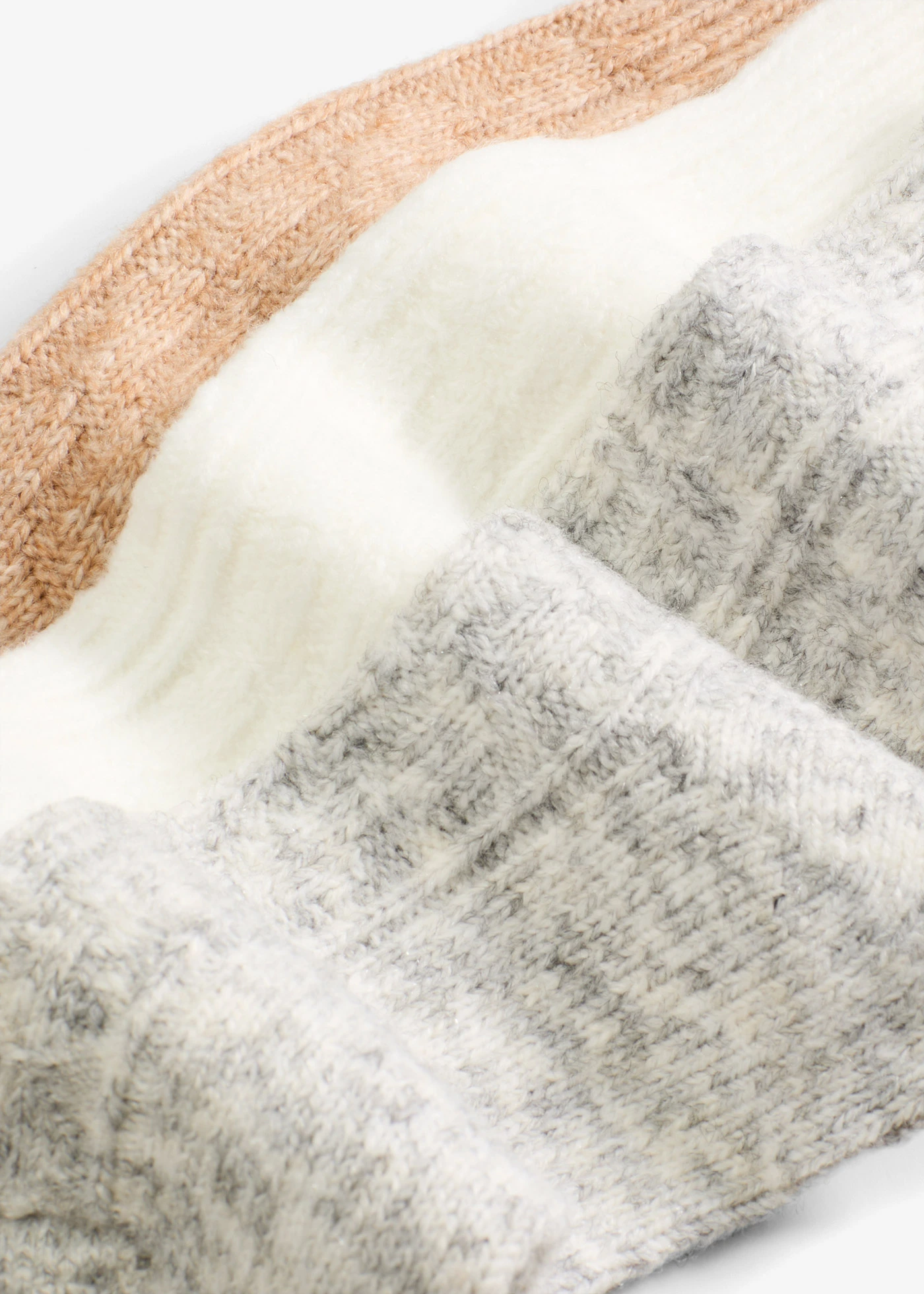 Lot de 3 paires de chaussettes à motif torsadé • gris clair chiné + écru + beige chiné • Boutique bonprix