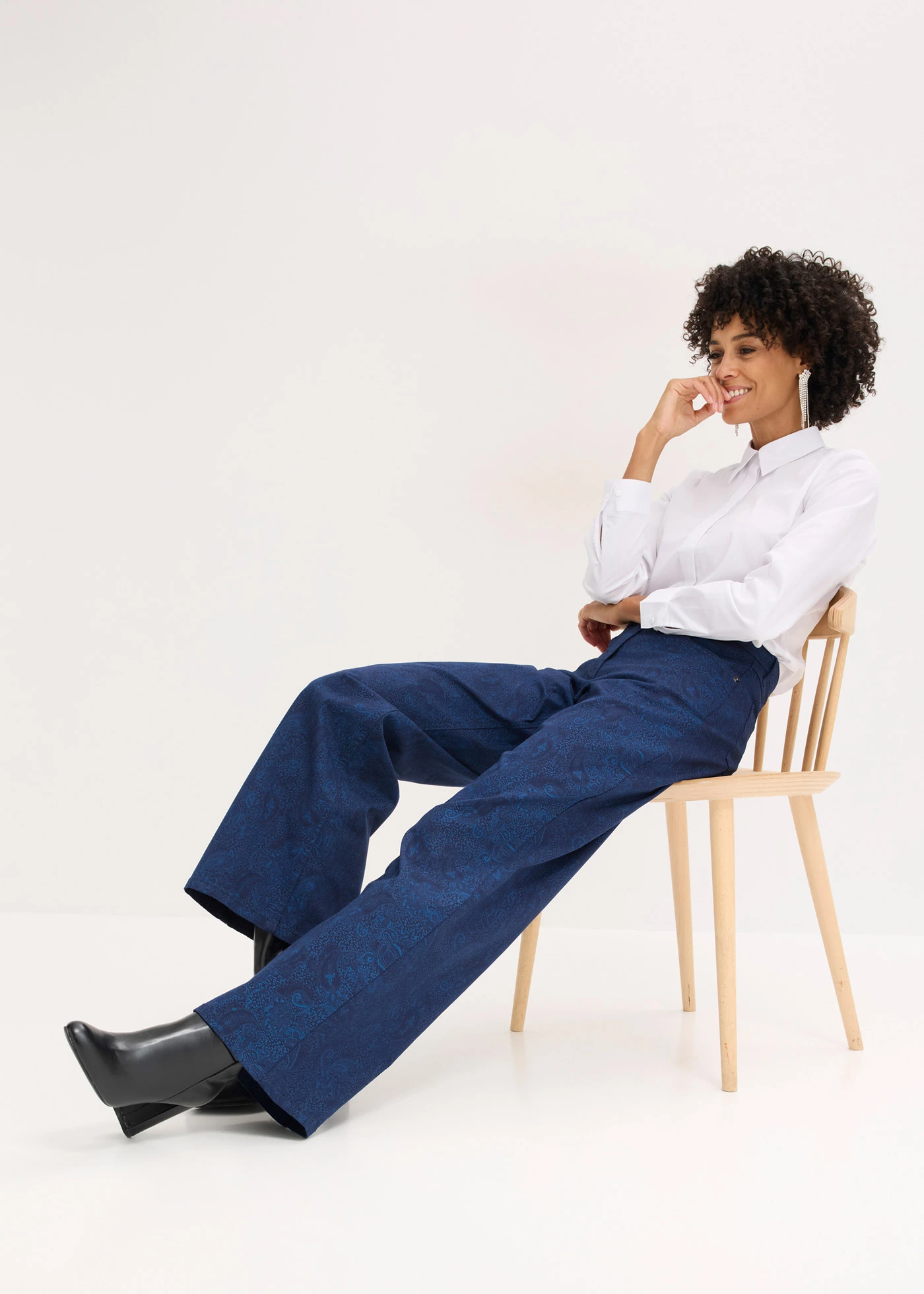 Pantalon large en coton extensible • bleu foncé-indigo clair paisley • Boutique bonprix