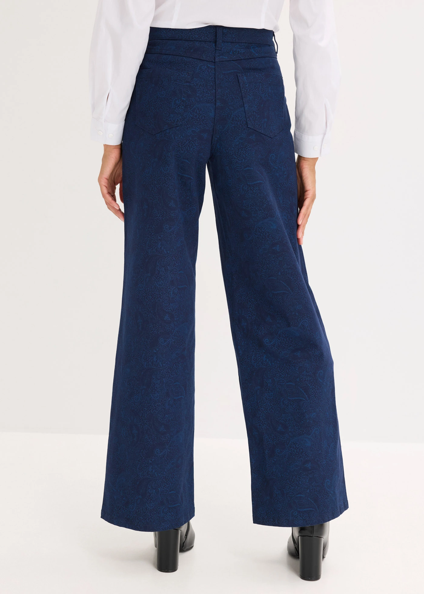 Pantalon large en coton extensible • bleu foncé-indigo clair paisley • Boutique bonprix