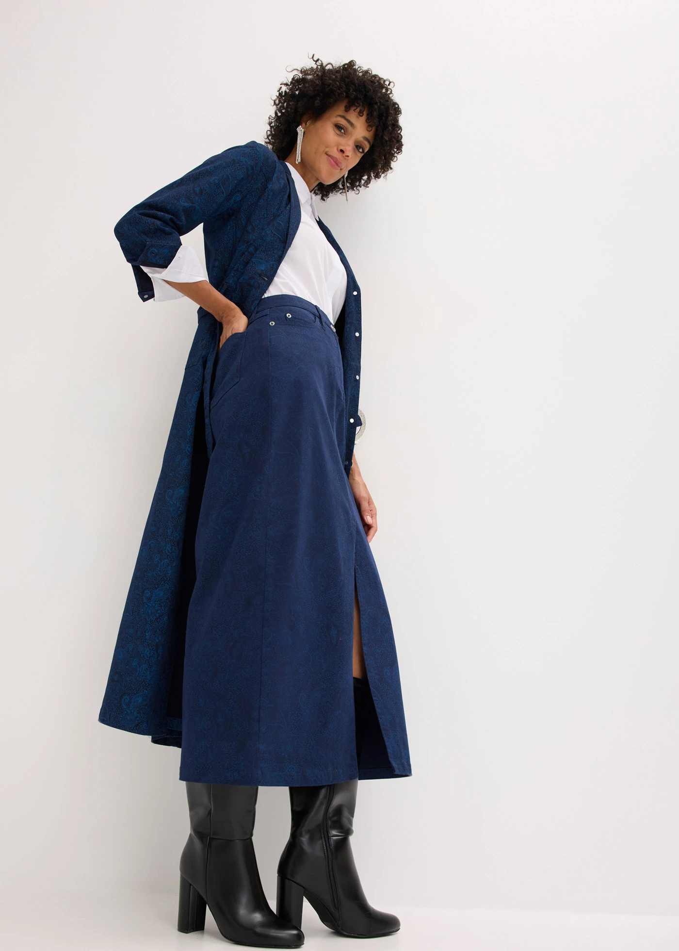 Spódnica z bawełny z dodatkiem elastanu • granatowo-jasnoniebieski we wzór paisley • sklep bonprix