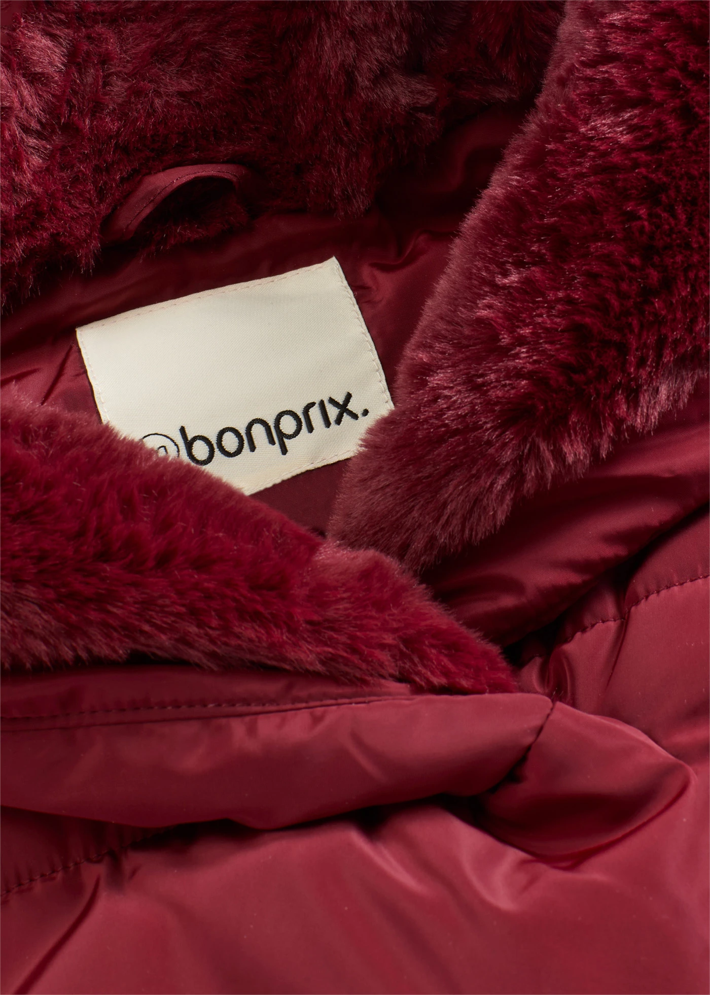 Gewatteerde jas met imitatiebont • robijnrood • bonprix online shop