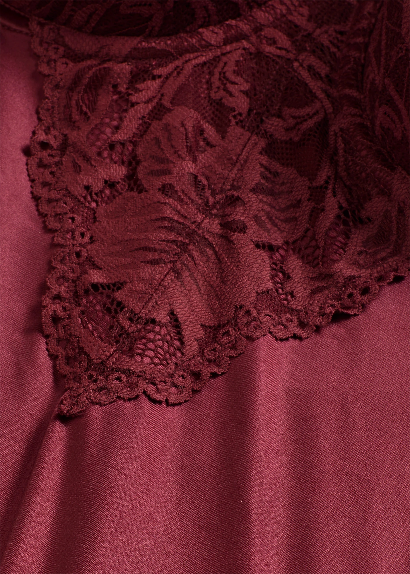 Body ze stringami i wyściełanymi ramiączkami • jeżynowy • sklep bonprix