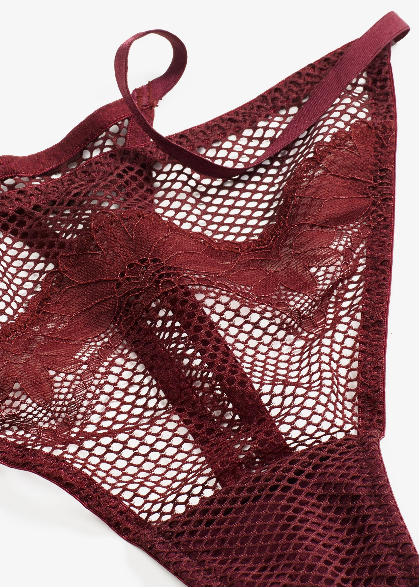 String tanga avec dentelle • bordeaux • Boutique bonprix