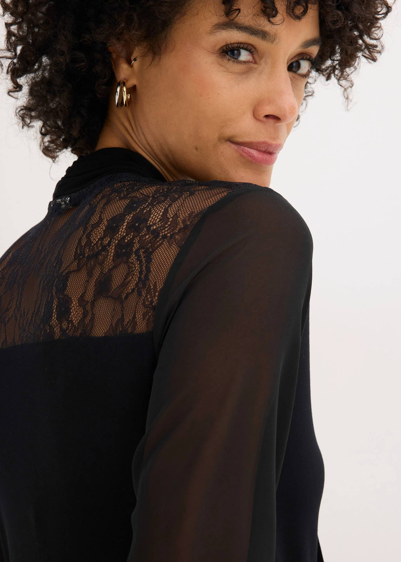 Triko s vázačkou a krajkou • černá • bonprix obchod