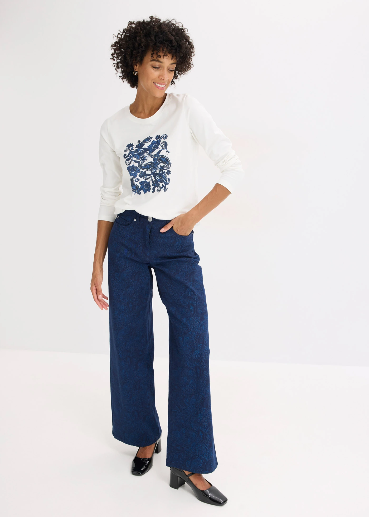 Tričko s dlhým rukávom s potlačou, z bio bavlny • biela vlna/svetloindigová/tmavomodrá   potlačená • obchod bonprix