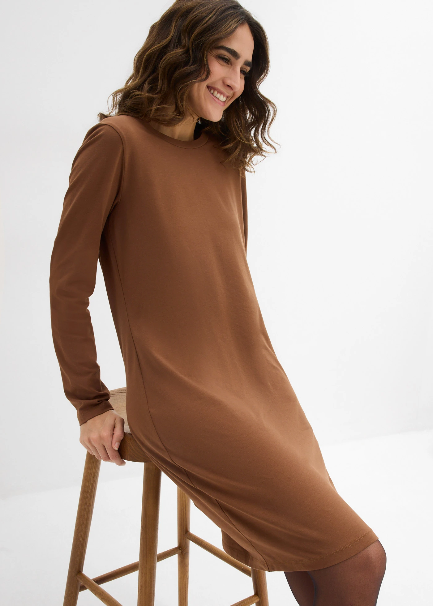 Rochie din jerse care urmărește linia corpului (set/2 buc.) • maro-piment/roșu vineriu • magazin bonprix