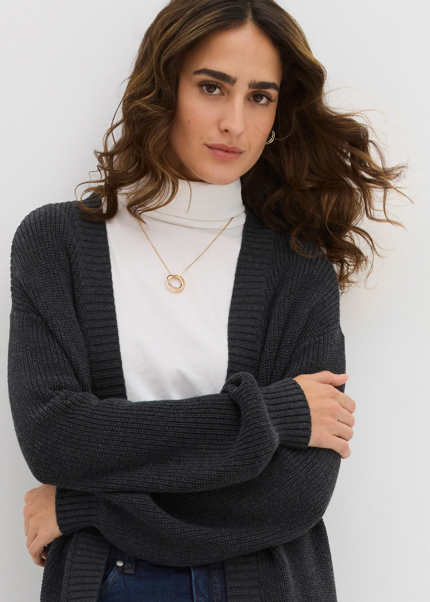 Dlouhý pletený kabátek se spadlými rameny • antracitový melír • bonprix obchod