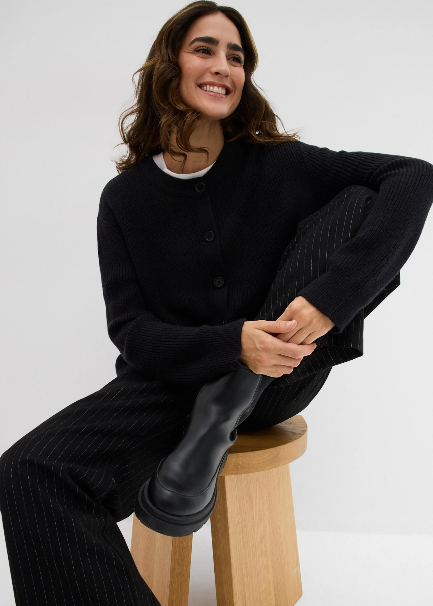 Gilet en maille côtelée à col rond • noir • Boutique bonprix