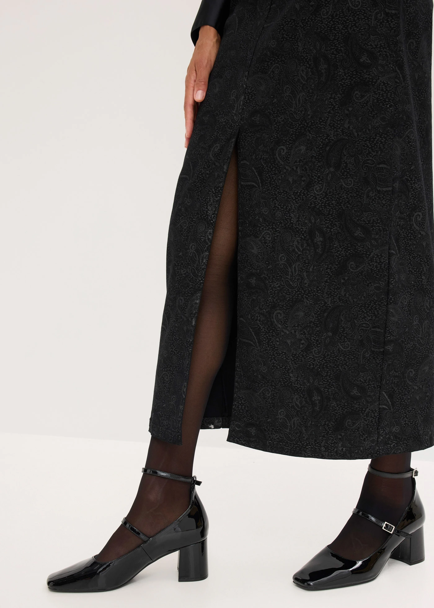 Fustă din material elastic cu bumbac • negru-gri fumuriu paisley • magazin bonprix