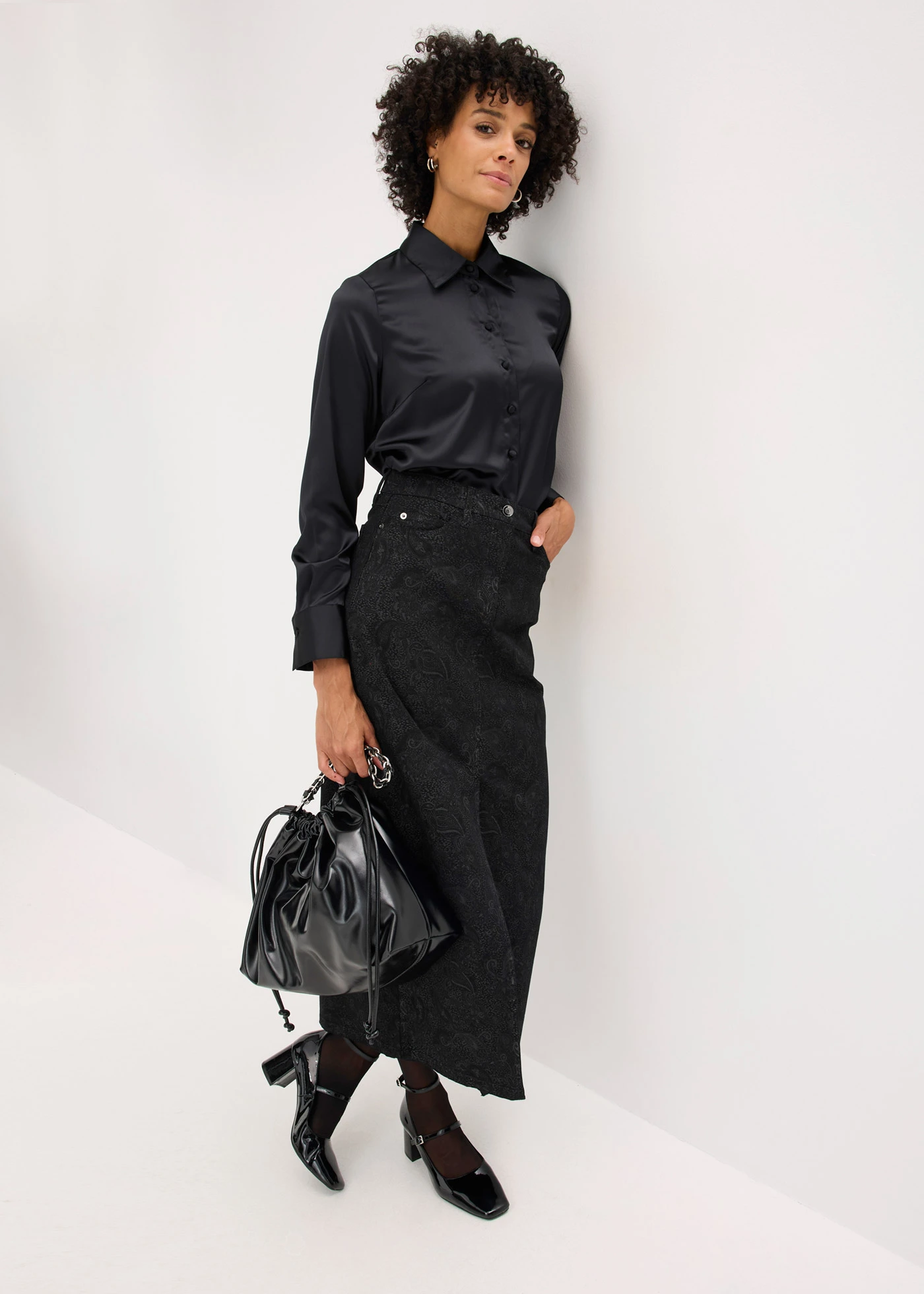 Fustă din material elastic cu bumbac • negru-gri fumuriu paisley • magazin bonprix