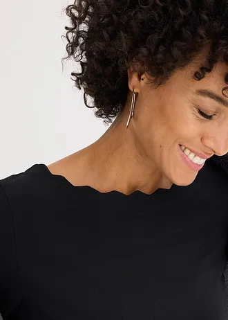 Bluză tricot din Punto di Roma, cu margini ondulate • negru • magazin bonprix