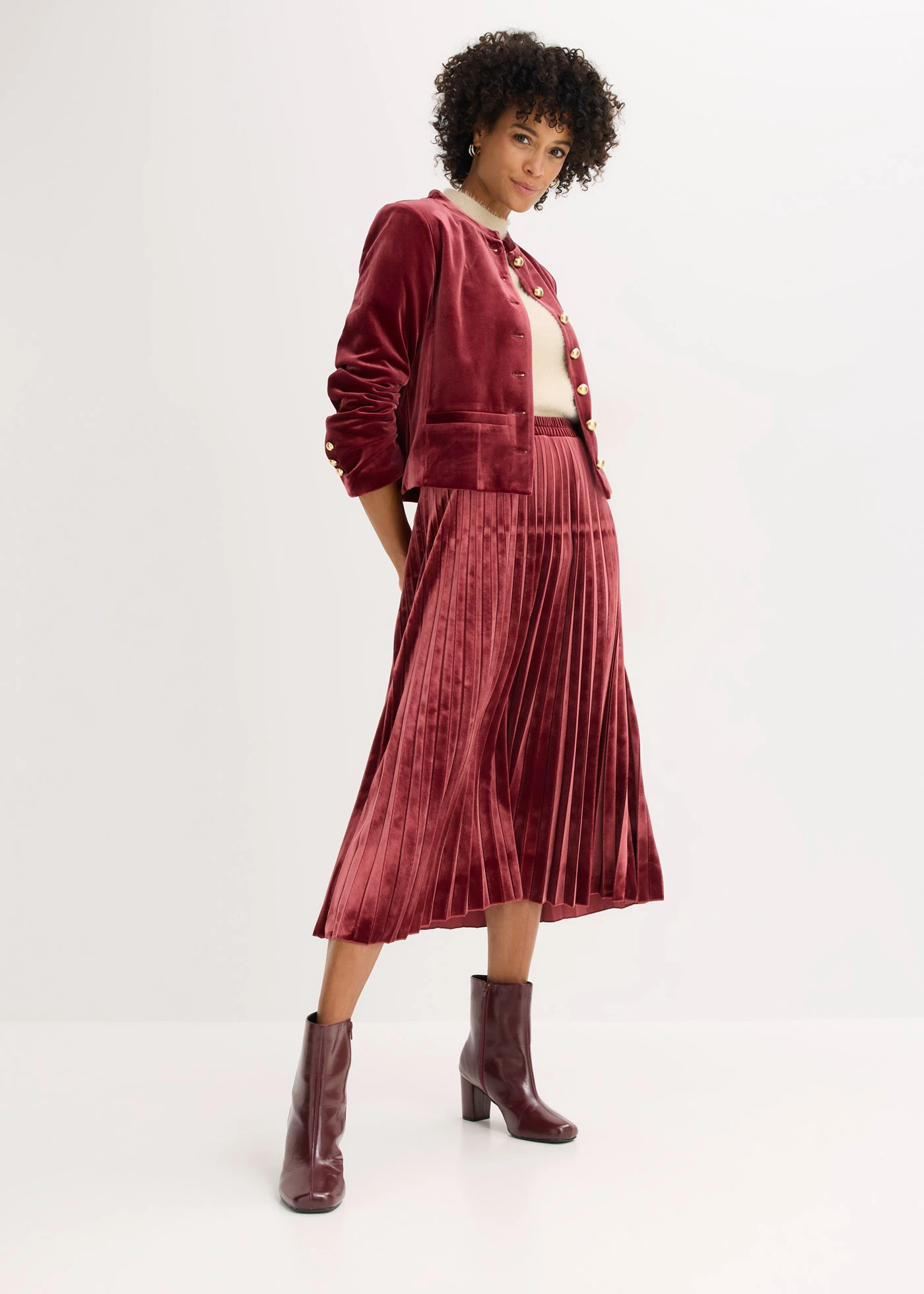 Pliszé szoknya puha bársonyból • rubinvörös • bonprix áruház