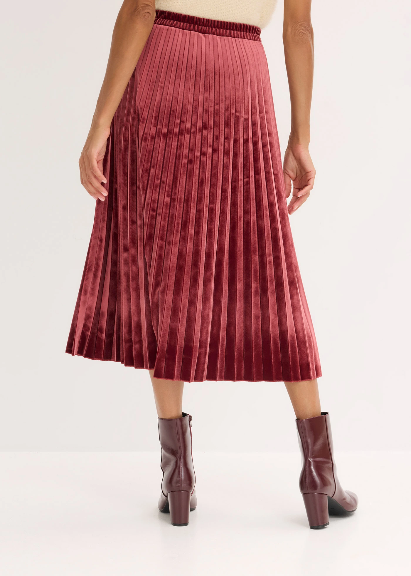 Plisovaná sukně z jemného sametu • rubínově červená • bonprix obchod