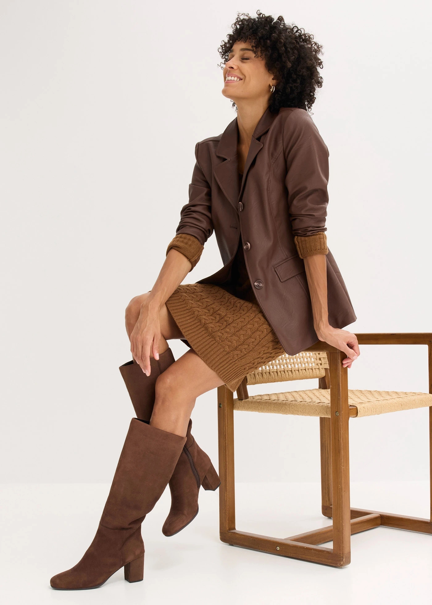 Dlouhý blejzr z umělé kůže • hnědá • bonprix obchod