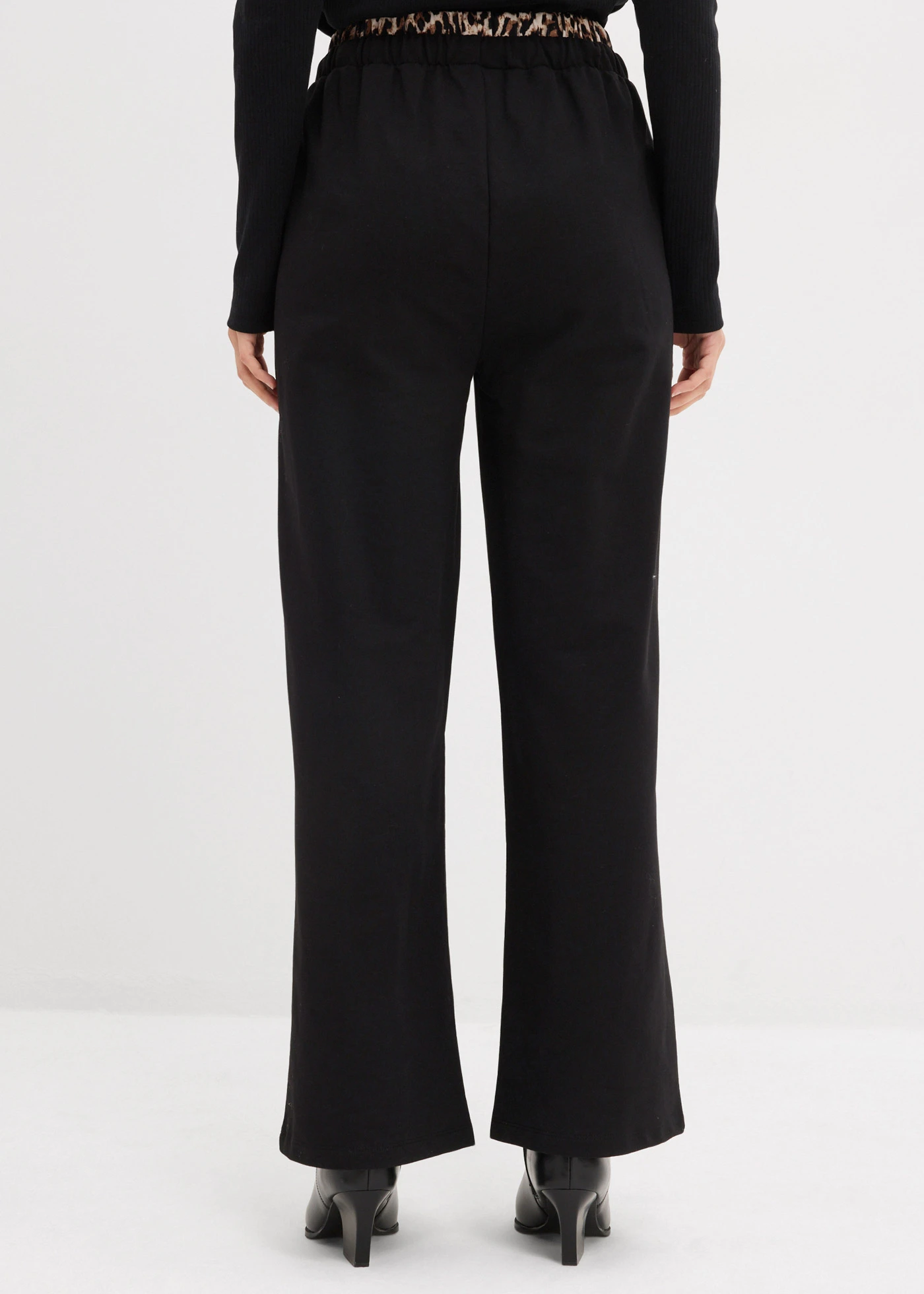 Široké teplákové kalhoty s kontrastním pasem • černá s leopardím potiskem • bonprix obchod