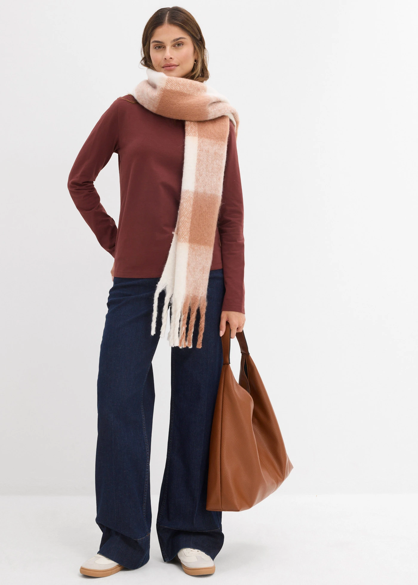 Bluză mulată cu mâneci lungi • maro cafeniu • magazin bonprix