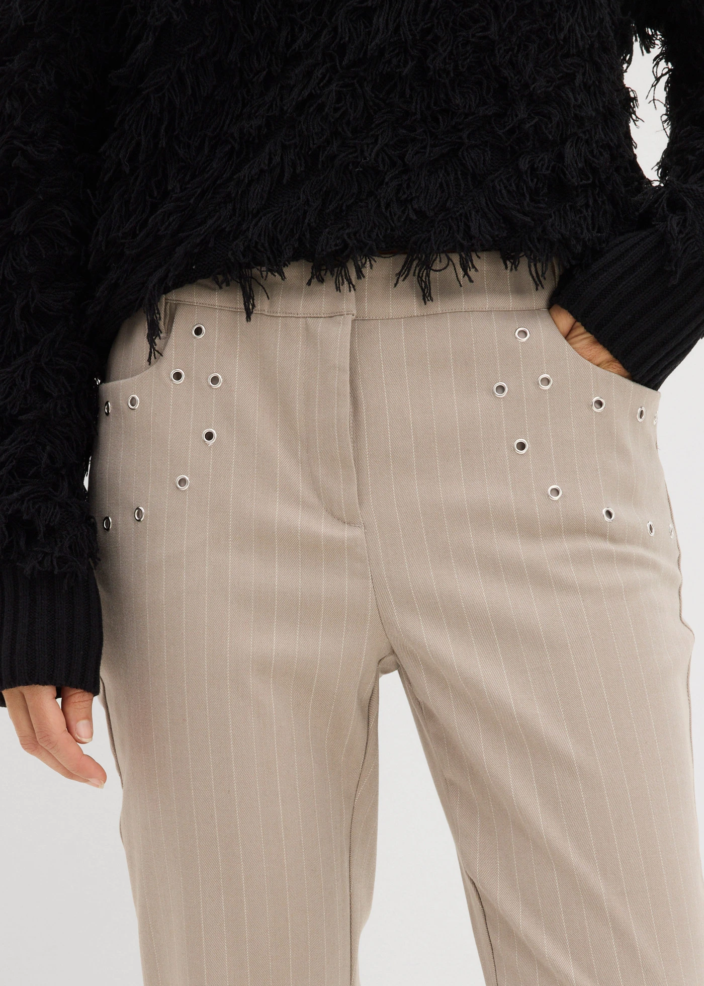 Nadrág lefelé bővülő szárral, puha viszkóz keverékből • világos olívazöld-gyapjúfehér melírozott • bonprix áruház