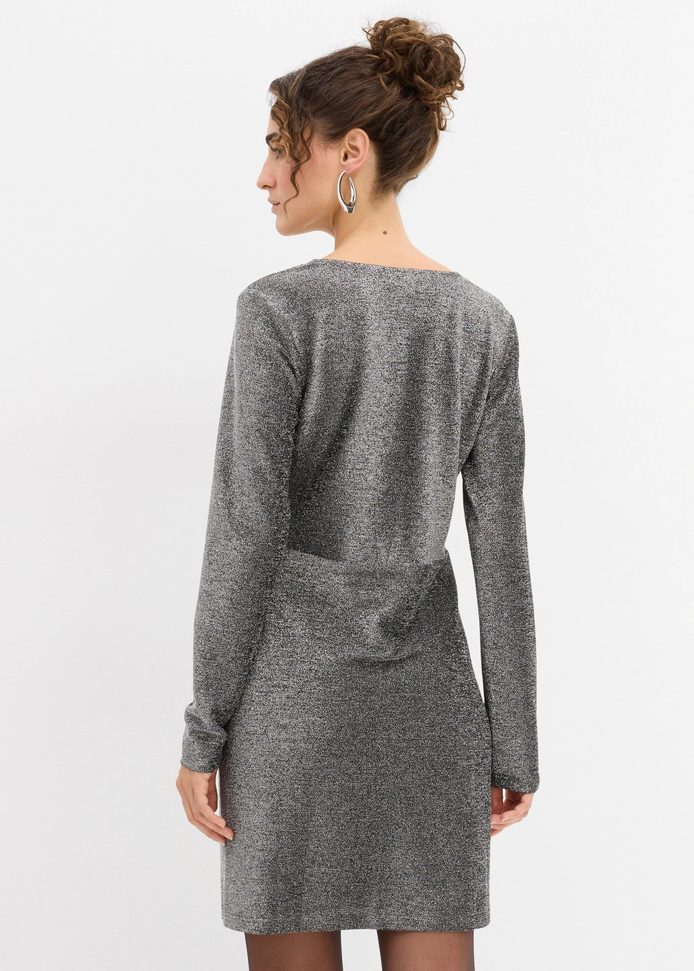 Sukienka mini z połyskiem i ozdobnymi wstążkami • czarno-srebrny lurex • sklep bonprix