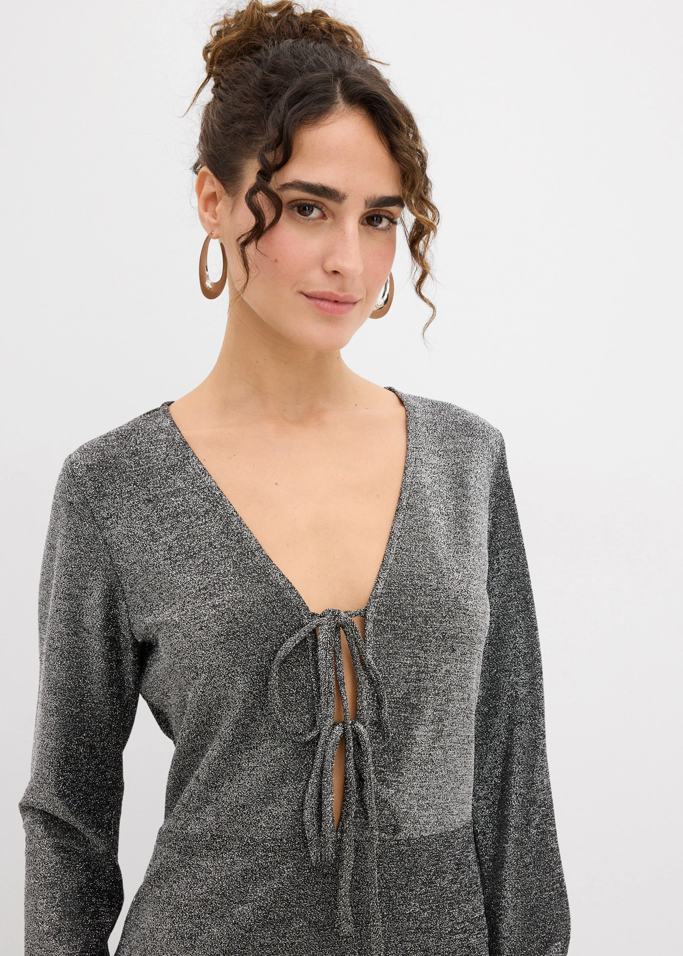 Glanzende mini jurk met een strikkoord • zwart/zilverkleur • bonprix online shop