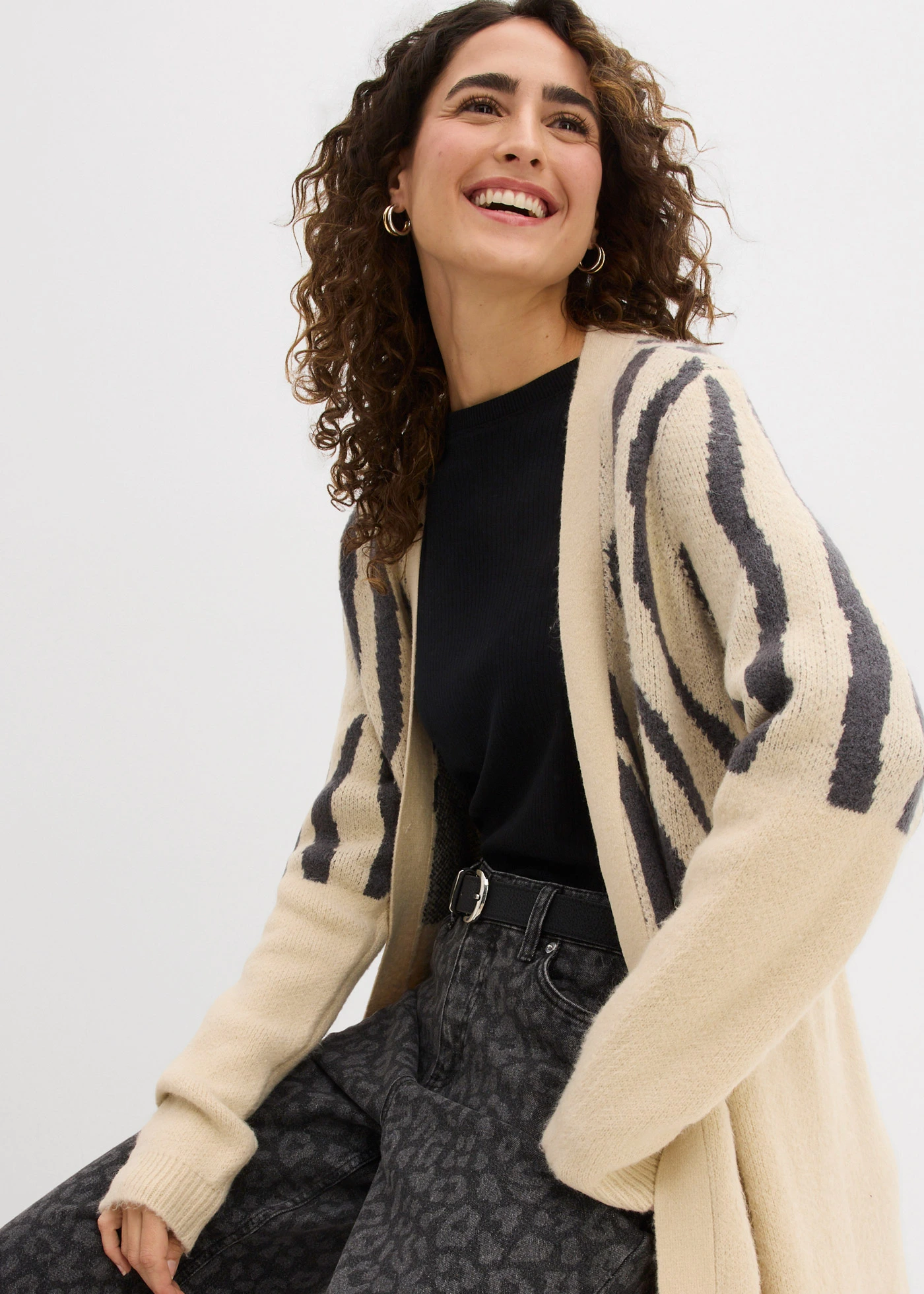 Gilet long en maille à imprimé zèbre • sable clair-anthracite zèbre • Boutique bonprix