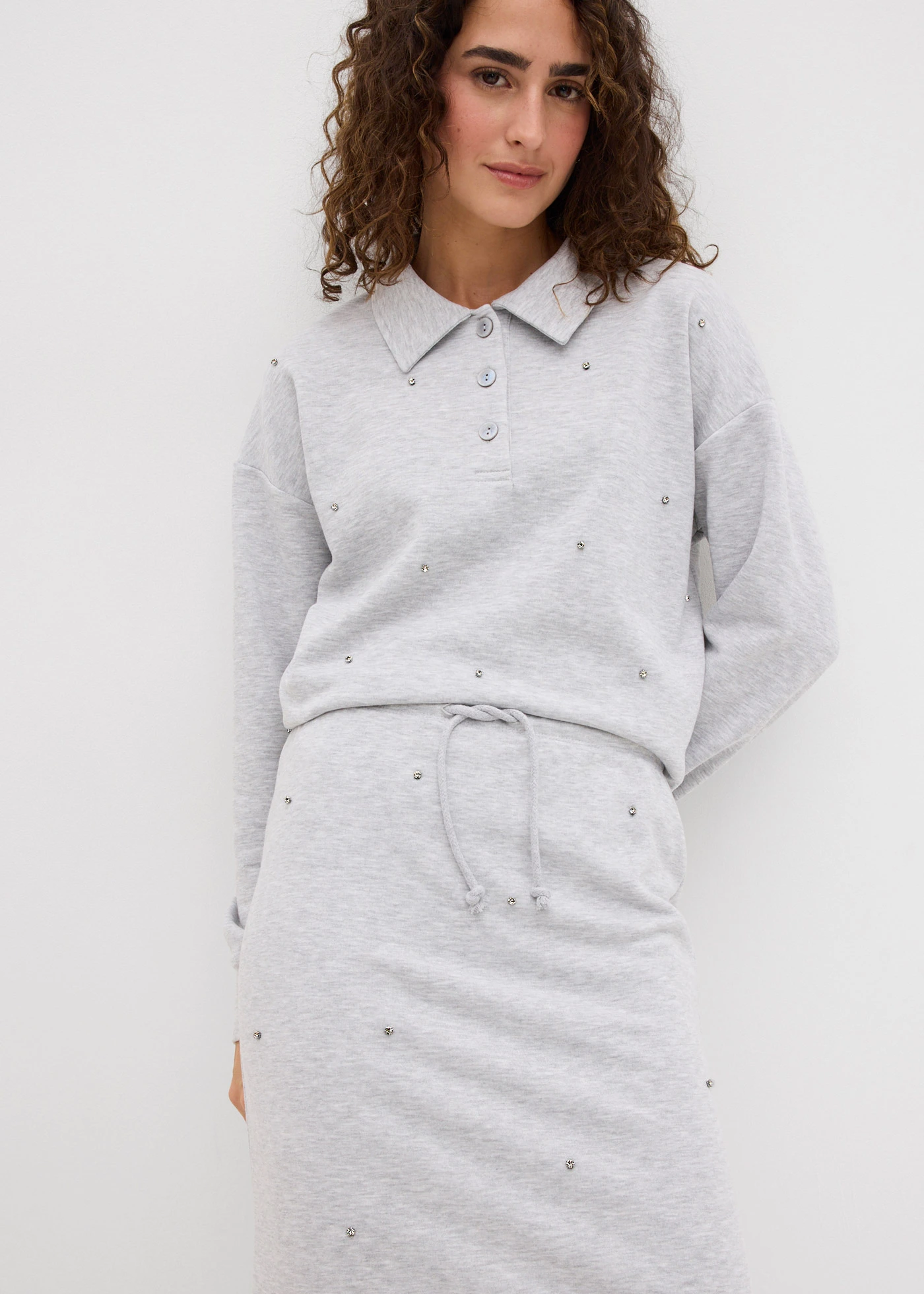 Jupe en sweat à rivets • gris clair chiné • Boutique bonprix