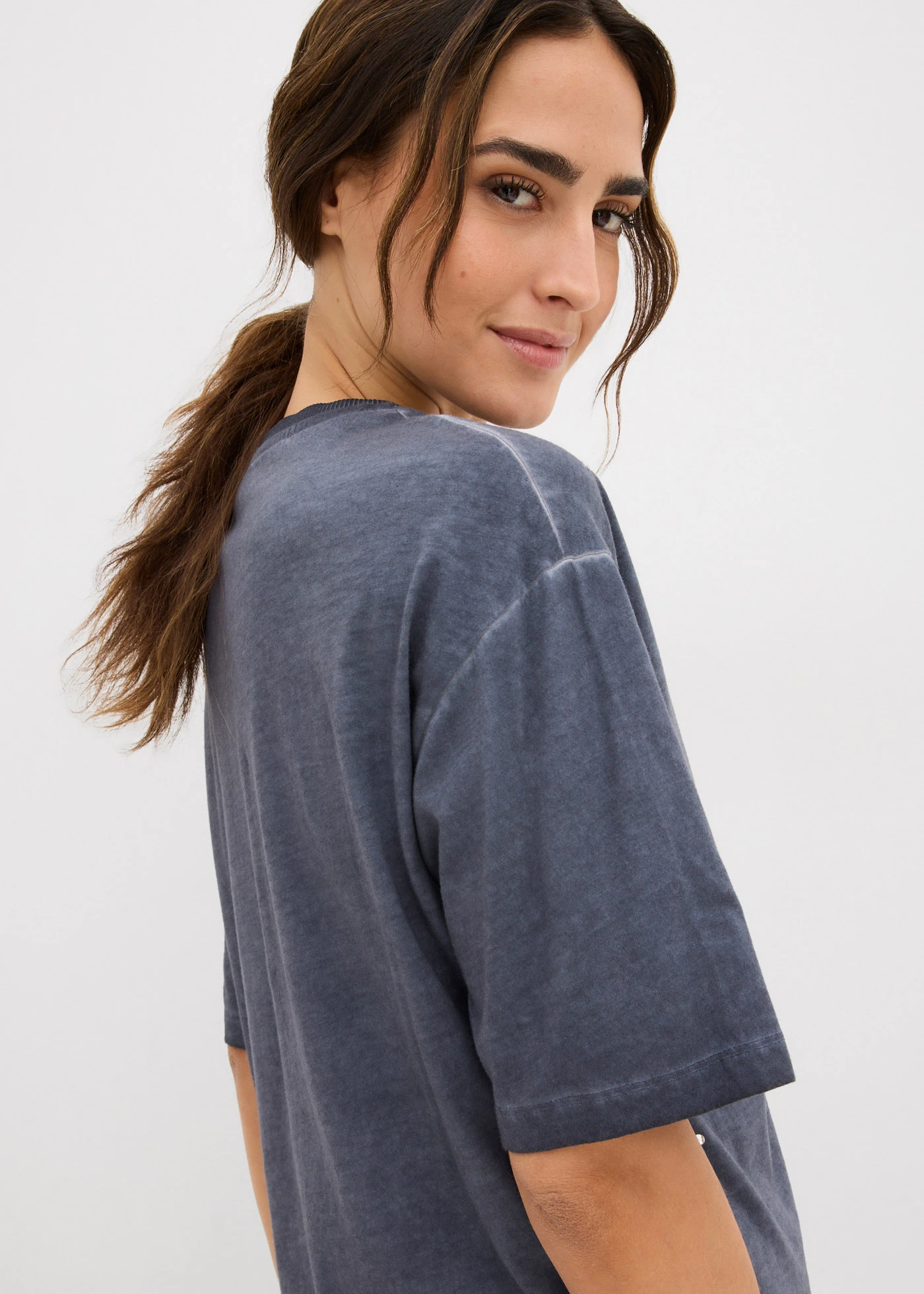 T-shirt met glittersteentjes van puur katoen • nachtblauw washed • bonprix online shop