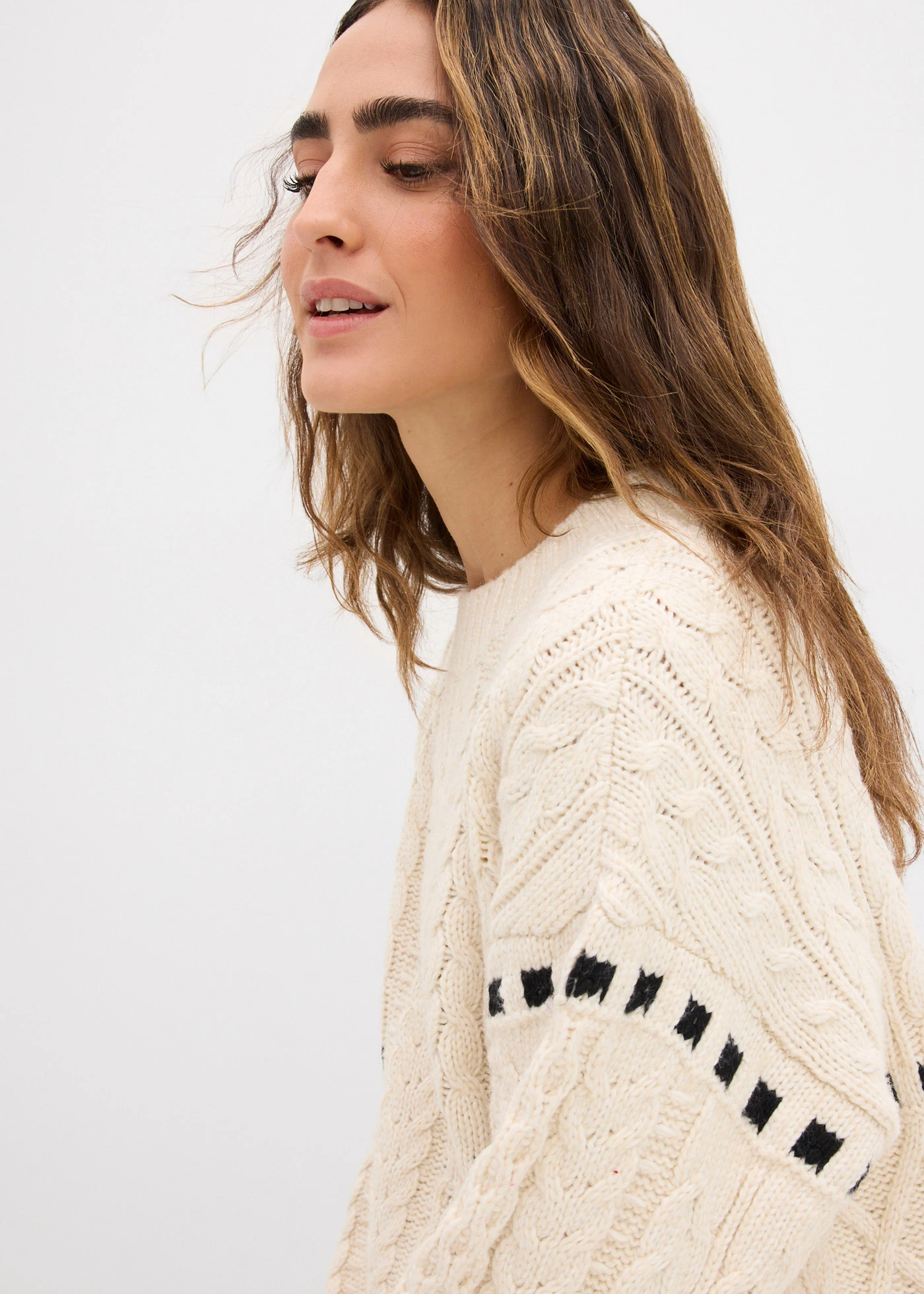 Svetr ze silnější pleteniny s copánkovým vzorem • šedobéžová • bonprix obchod