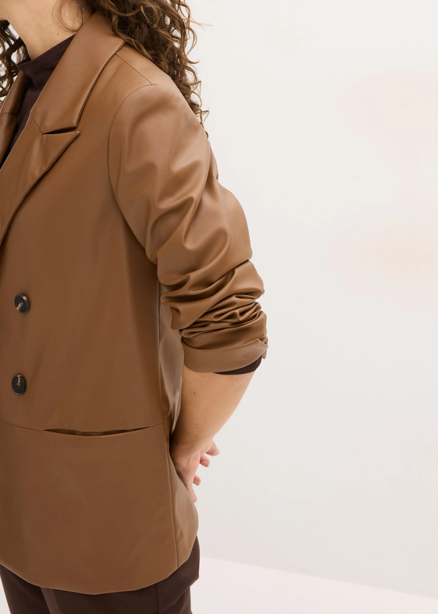 Oversize blejzr z umělé kůže • pimentová hnědá • bonprix obchod