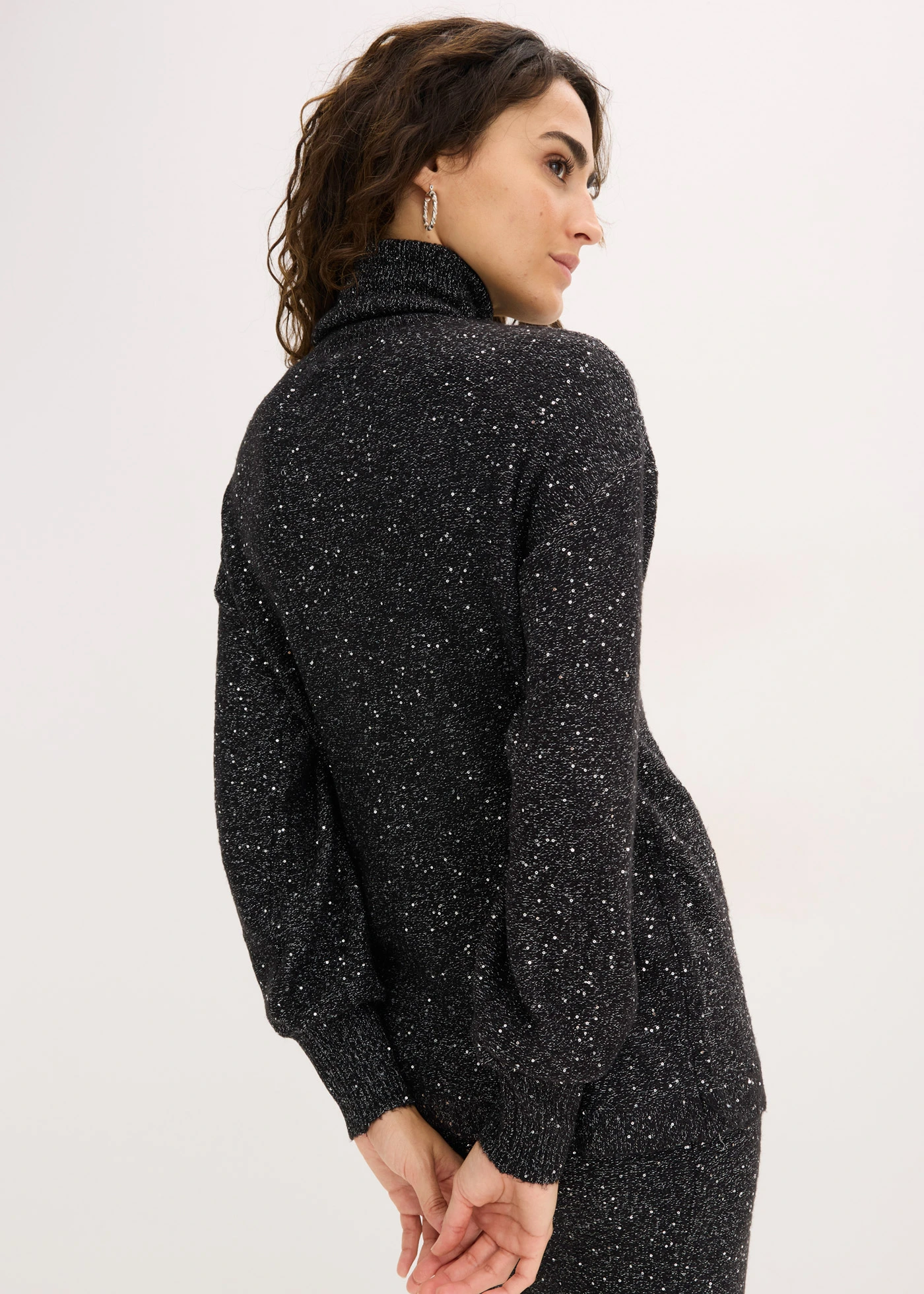 Pull col roulé à sequins • noir • Boutique bonprix