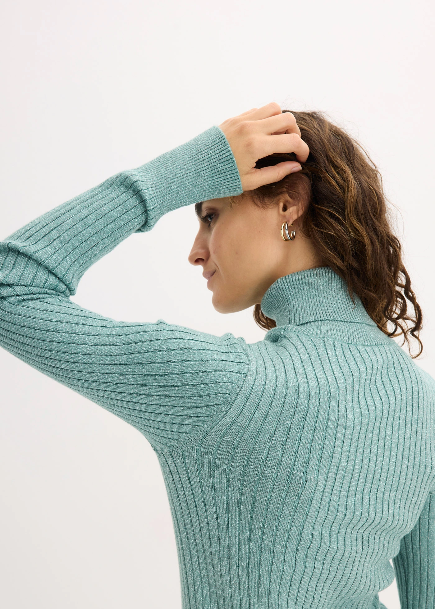 Geribde trui met glittergaren • rooksalie-zilverkleur • bonprix online shop