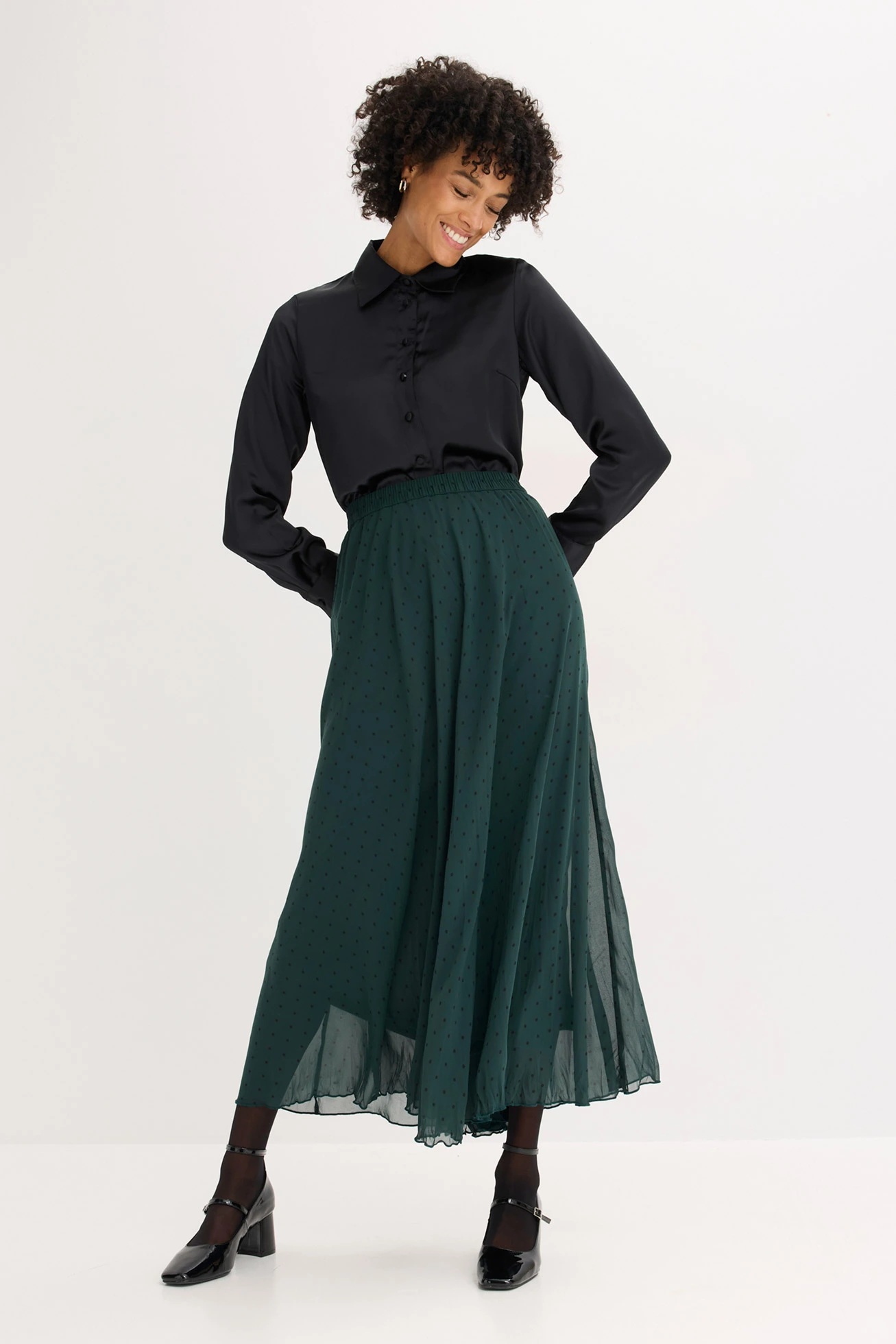 Jupe en mousseline effet froissé • vert profond pois noir • Boutique bonprix