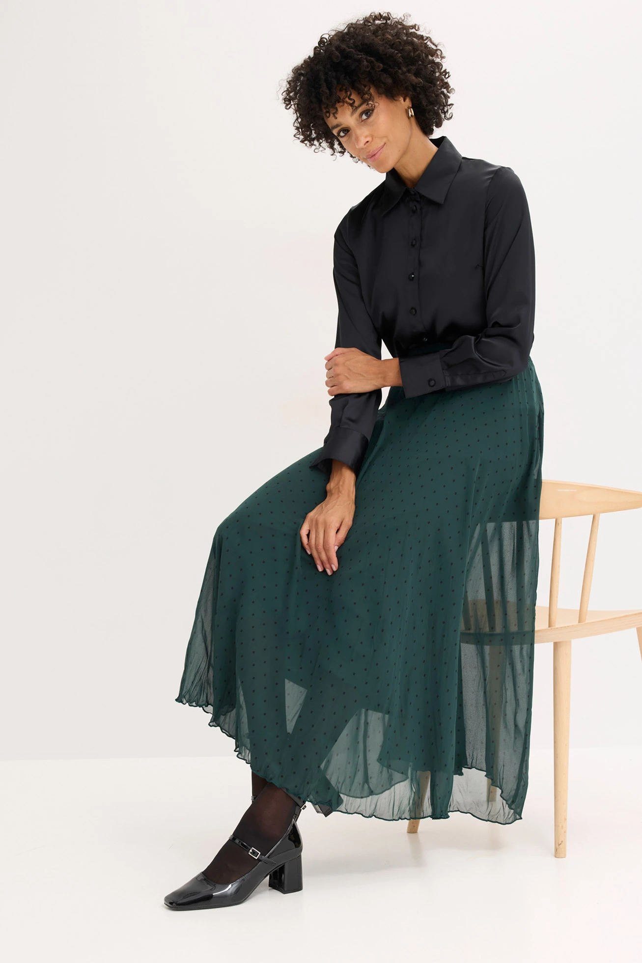 Jupe en mousseline effet froissé • vert profond pois noir • Boutique bonprix
