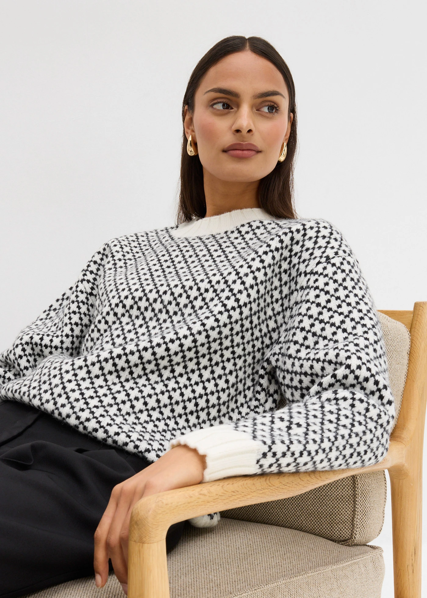 Sweter z grubej dzianiny z domieszką wełny • czarny-biel wełny w graficzny wzór • sklep bonprix