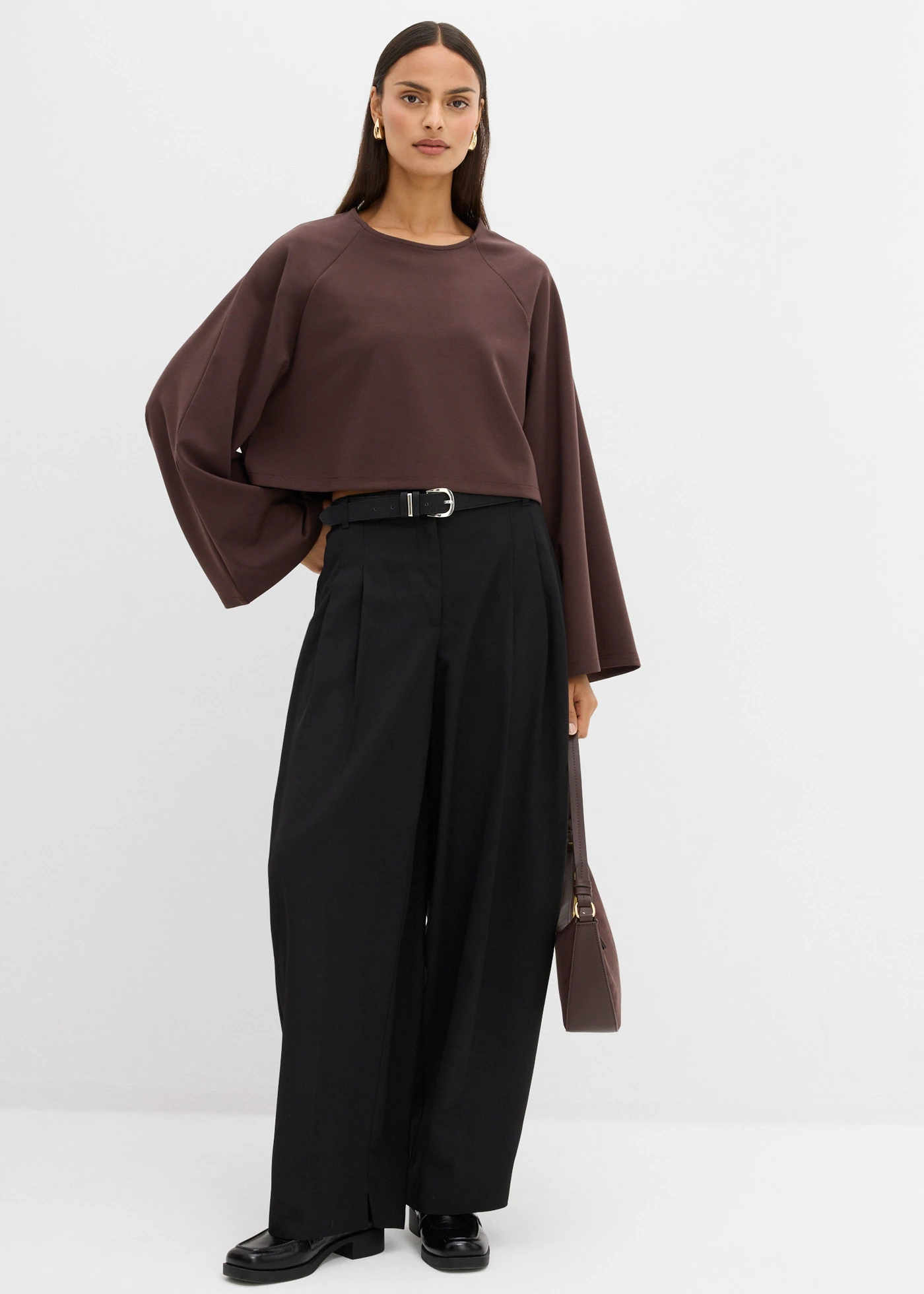 Cape à manches longues • marron foncé • Boutique bonprix