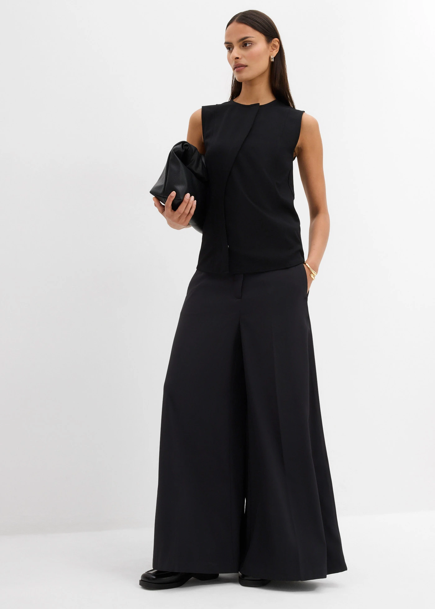 Gilet sans manches asymétrique en Punto di Roma • noir • Boutique bonprix