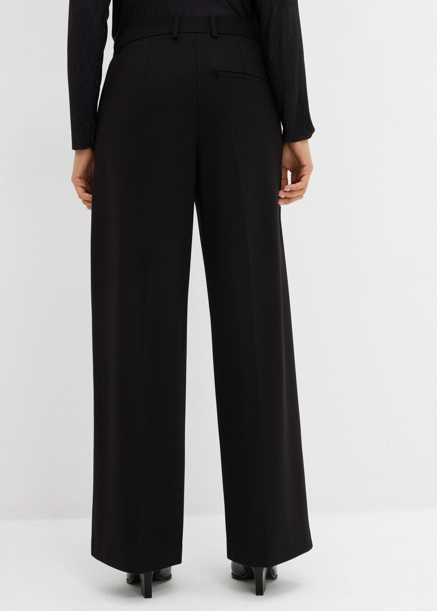 Spodnie z zakładkami z mieszanki wiskozy • czarny • sklep bonprix